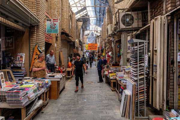 【美品】Bazaar of Baghdad Baghdad's coppersmith souk: A fading cultural treasure