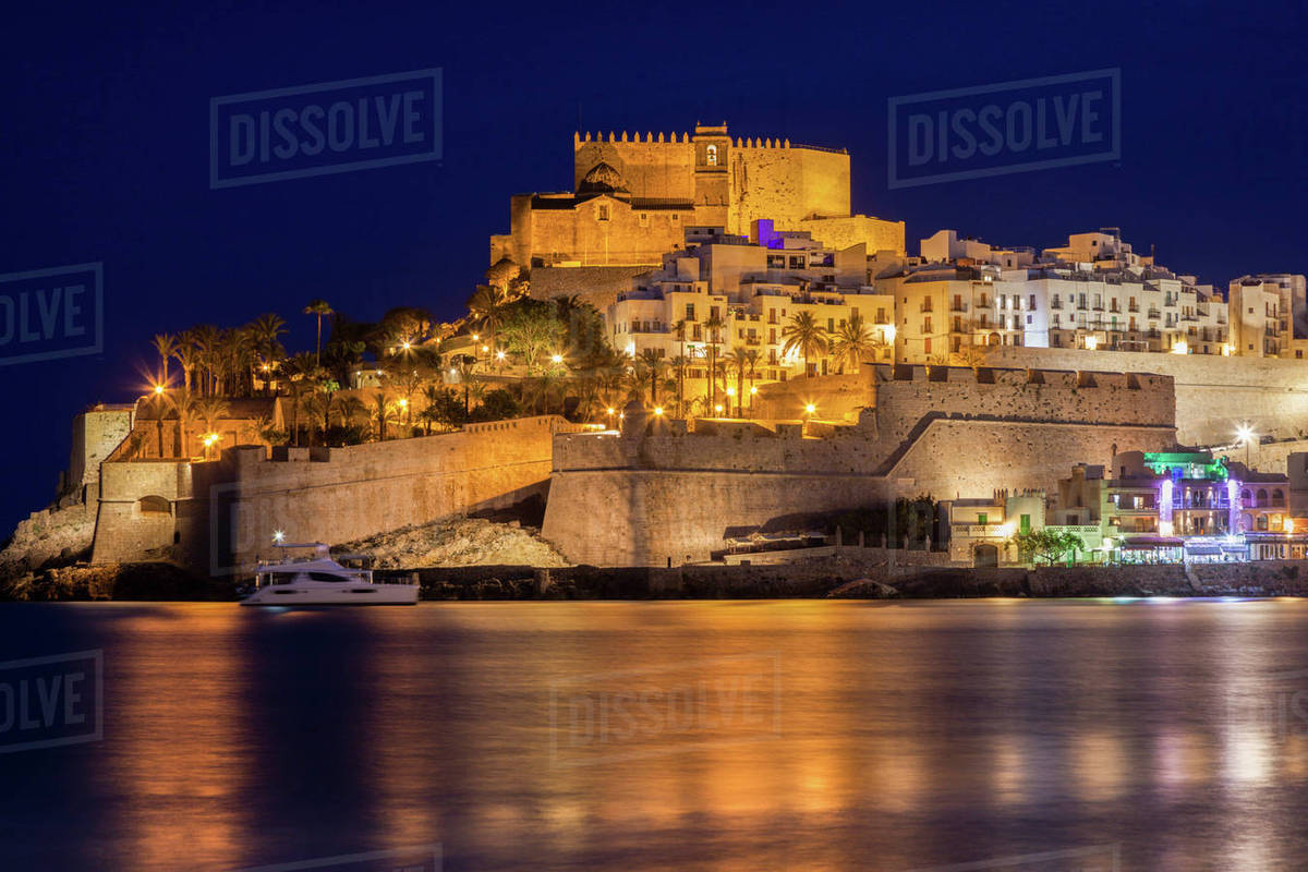 Spain, Valencian Community, Peniscola, Waterfront with fortified wall