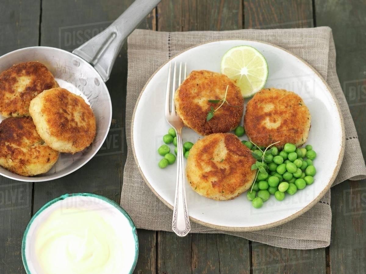 Potato and smoked mackerel cakes with peas and lime mayonnaise Stock