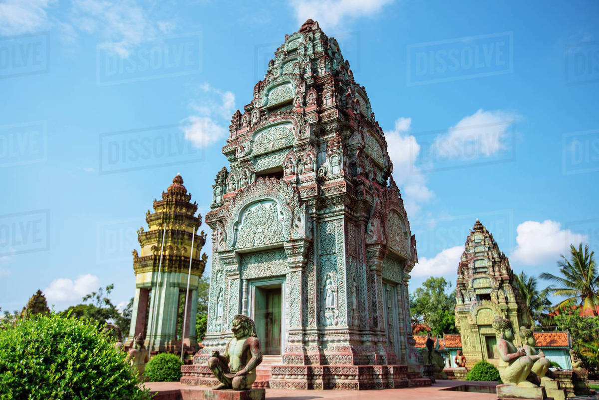 Statues and ornate pillars at Angkor Wat, Siem Reap, Cambodia Stock