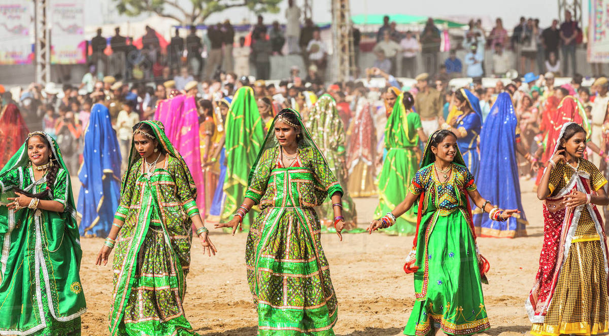 Female dancers at the opening ceremony of the Pushkar Camel Fair, Pushkar, Rajasthan, India, Asia Royalty-free stock photo