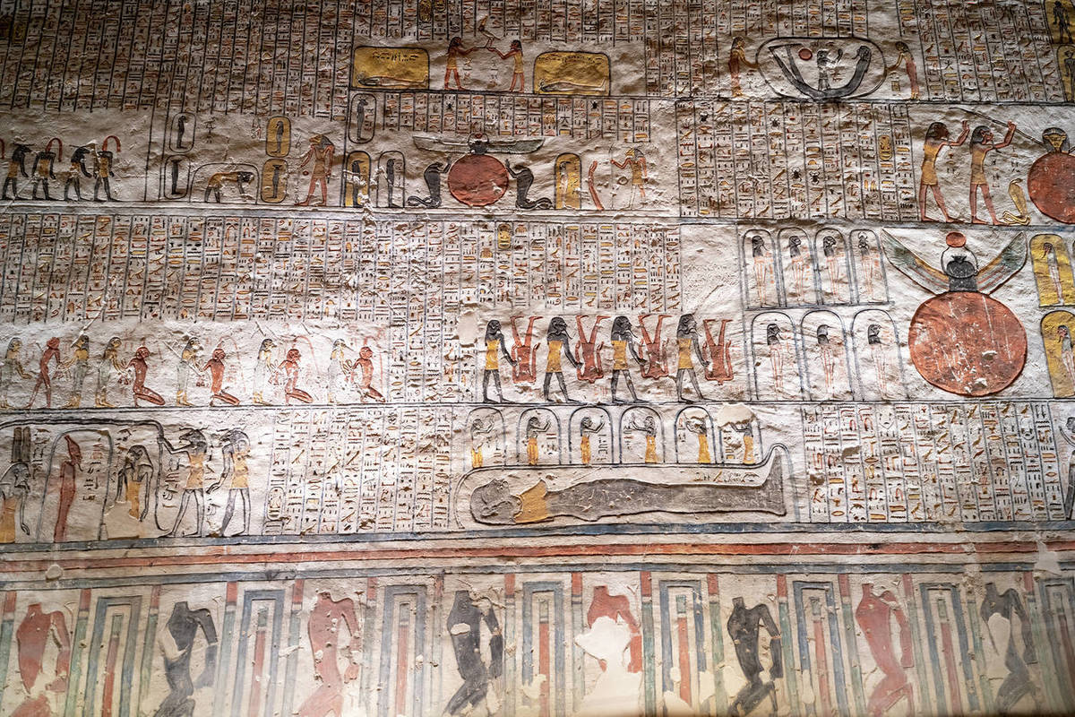 colorful-hieroglyphics-and-mural-paintings-in-egyptian-pharaoh-ramses