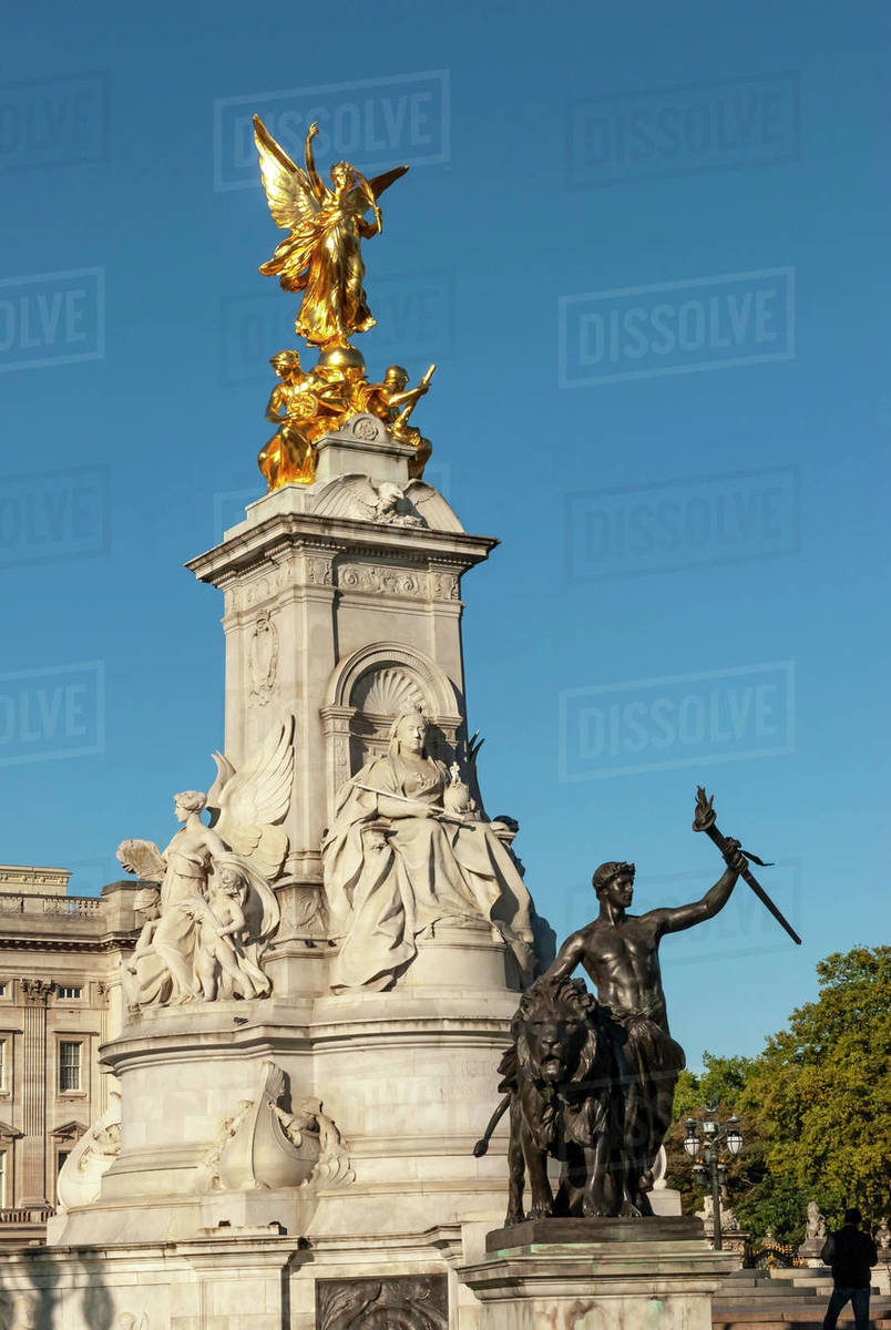 Queen Victoria Monument, Buckingham Palace, The Mall, London, England