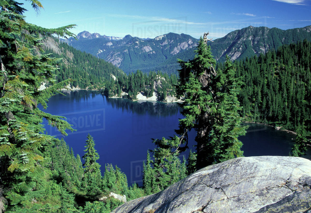 USA, WA, Alpine Lakes Wilderness. Snow Lake, the largest alpine lake in
